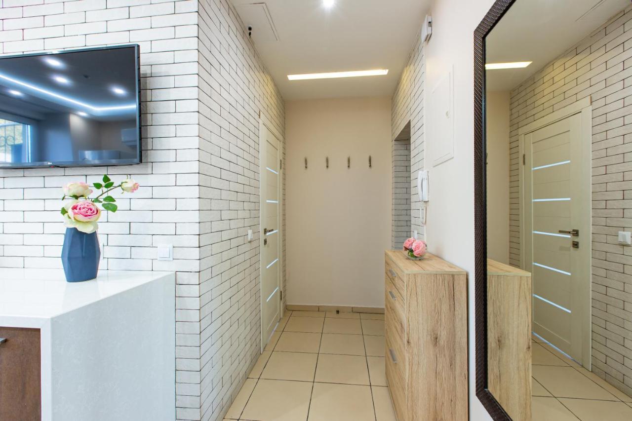 Big Jacuzzi , Sauna , Khreshchatyk Apartments Kiev Buitenkant foto