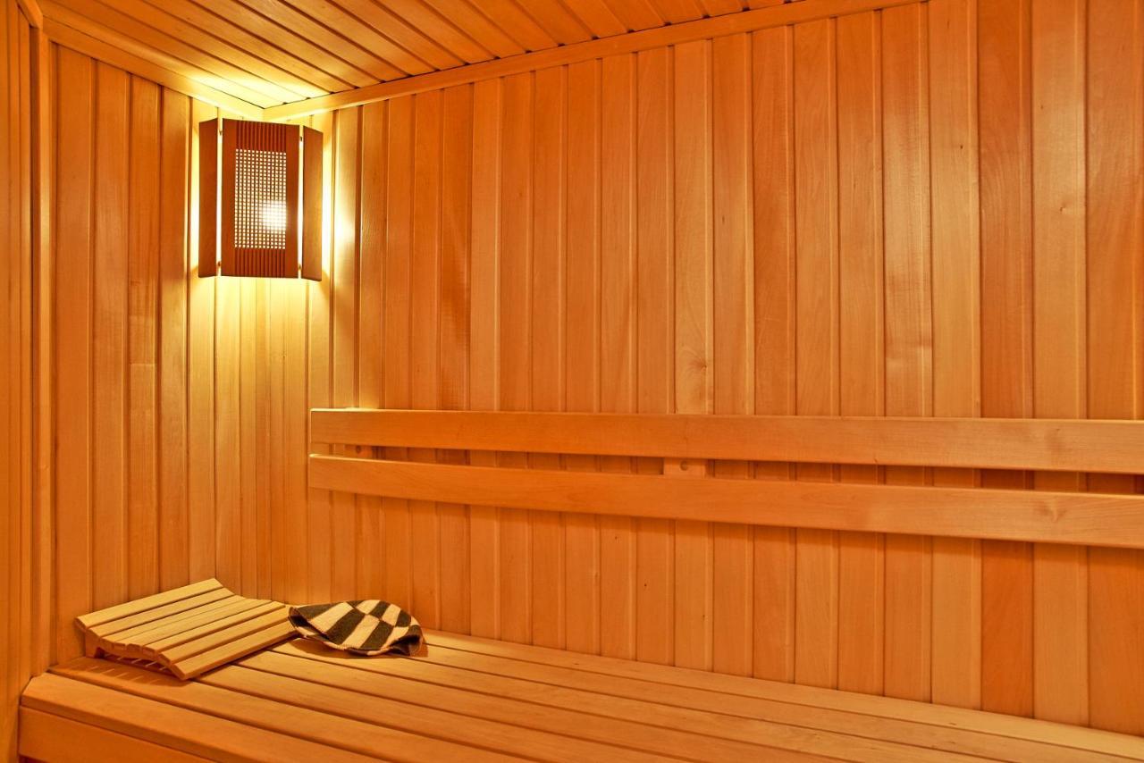 Big Jacuzzi , Sauna , Khreshchatyk Apartments Kiev Buitenkant foto