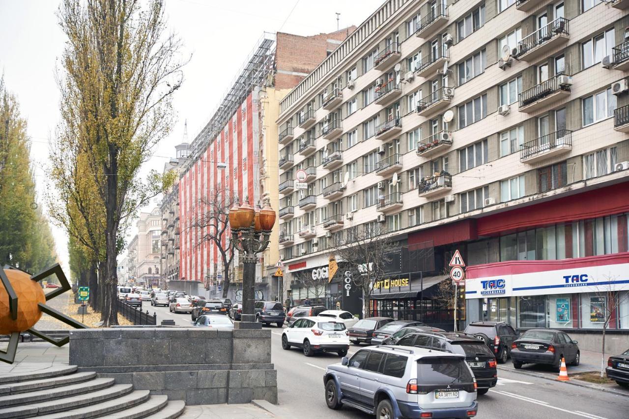 Big Jacuzzi , Sauna , Khreshchatyk Apartments Kiev Buitenkant foto